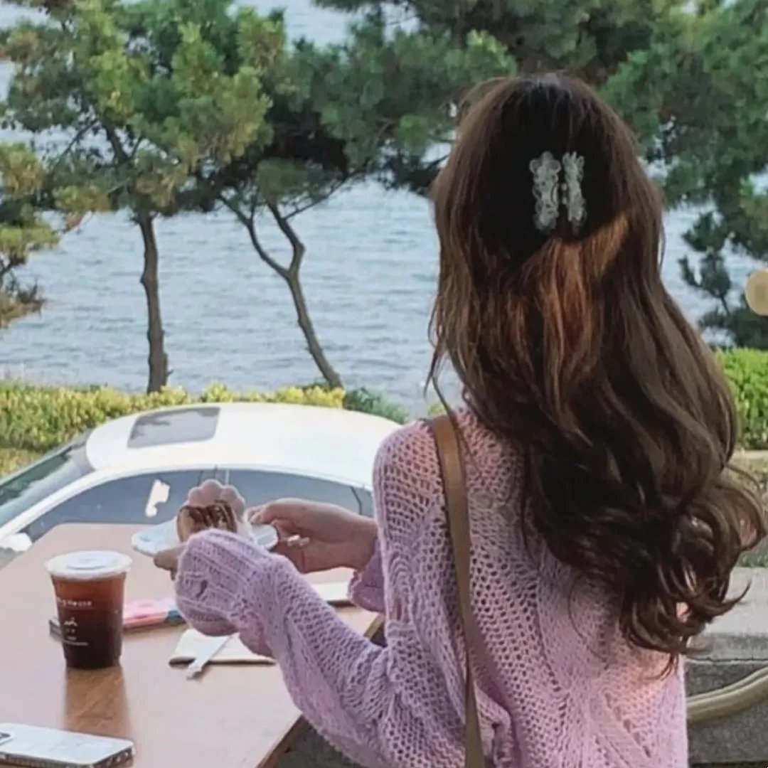 麻辣老师1这个女生有点冷